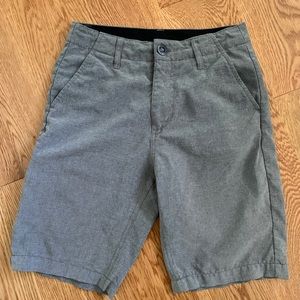 SUMMER CLOSET CLEARANCE Volcom surf and turf boys shorts, Size 25